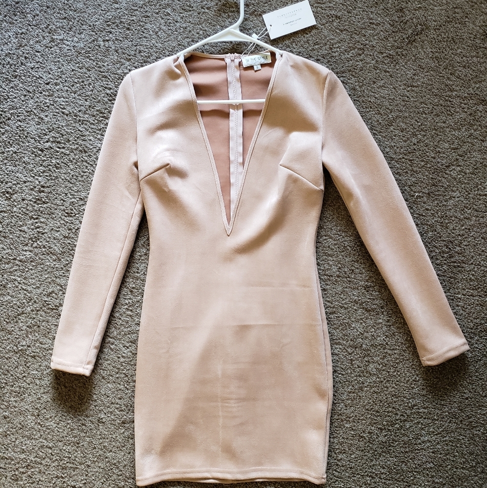 💥NWT plunge dress💥
